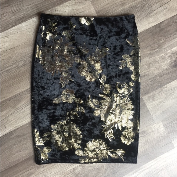 Black/Gold Velvet Skirt - Picture 2 of 5